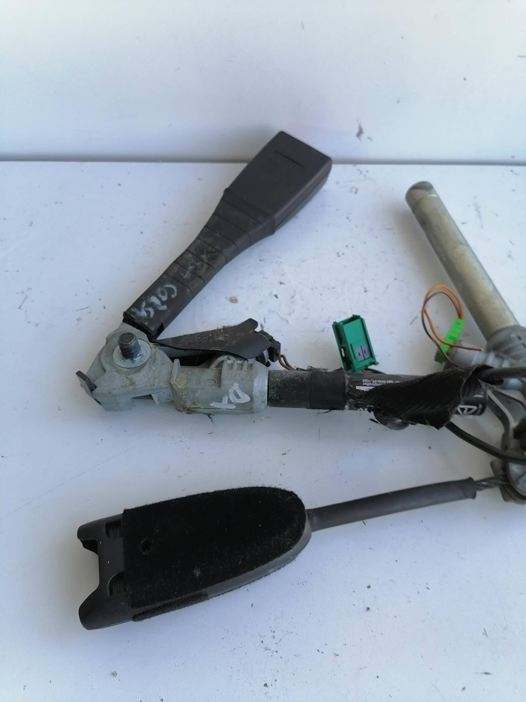 Aggancio cintura di sicurezza anteriore dx.